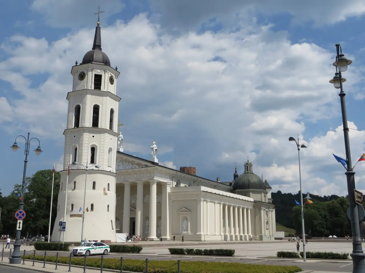 Vilniaus arkikatedros varpinė ir katedra Katedros aikštėje