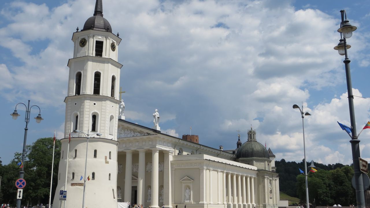 Vilniaus arkikatedros varpinė ir katedra Katedros aikštėje